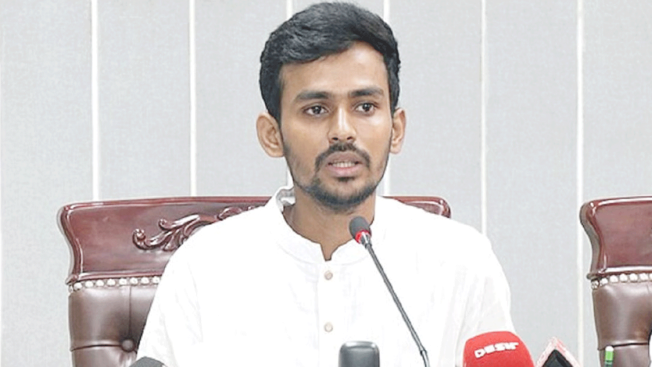 নেপালে অবস্থানরত ফুটবল দলের নিরাপদ প্রত্যাবর্তনে সর্বোচ্চ প্রচেষ্টা চালাচ্ছে সরকার: উপদেষ্টা আসিফ