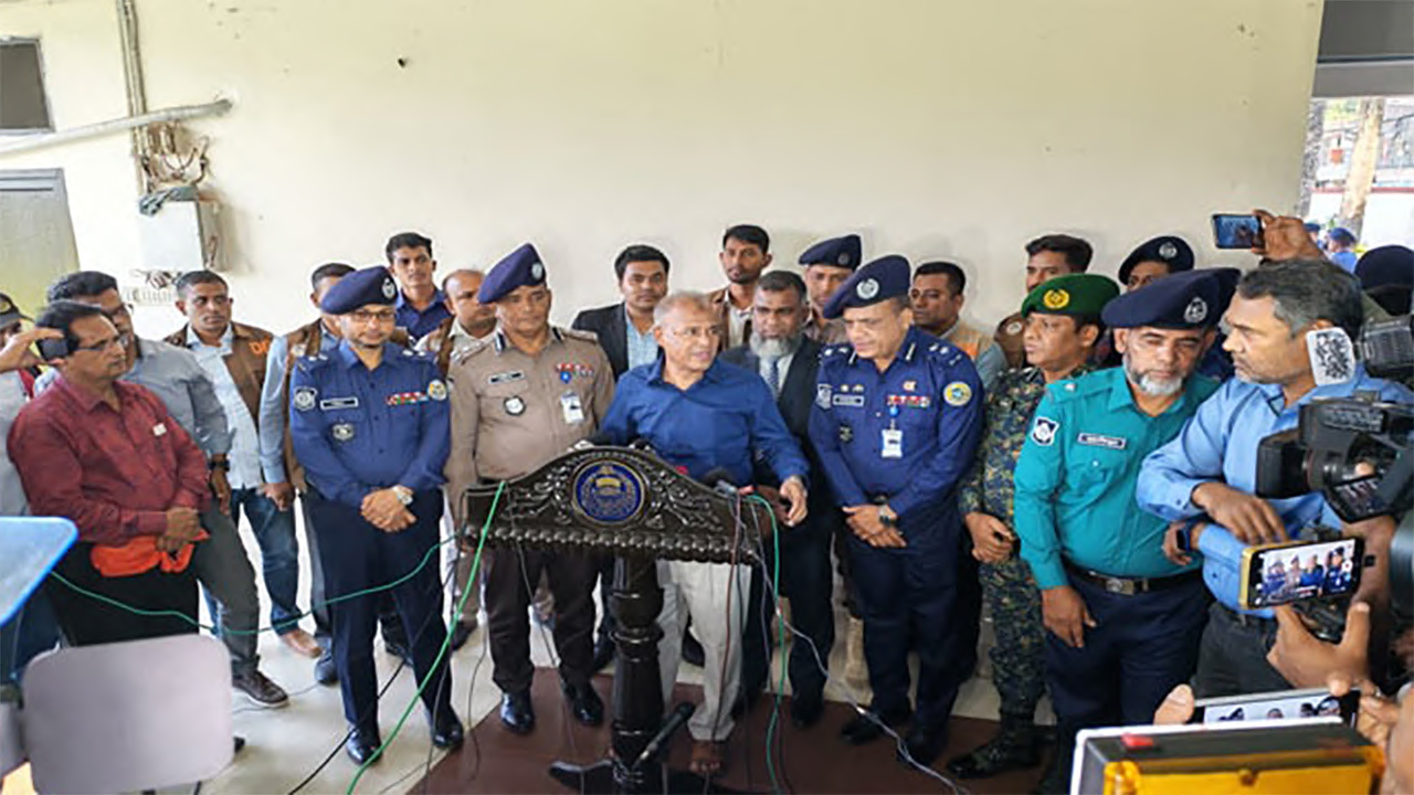 আগামী নির্বাচন সুষ্ঠু ও উৎসব মুখর করতে মাঠ প্রশাসন প্রস্তুত: স্বরাষ্ট্র উপদেষ্টা