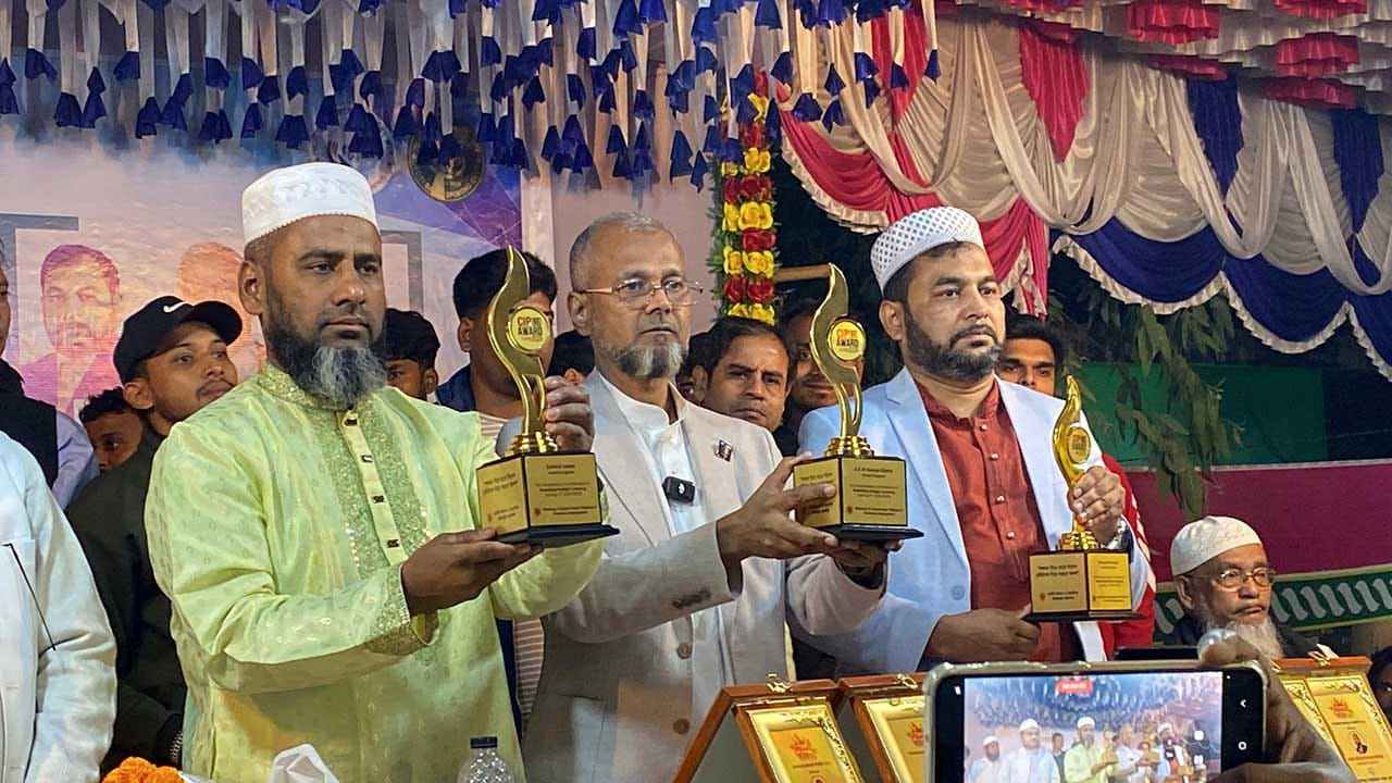 ডাক্তার মোস্তফা–হাজেরা ফাউন্ডেশনের তিন ভাইয়ের সিআইপি সম্মাননা অর্জনে গণসংবর্ধনা