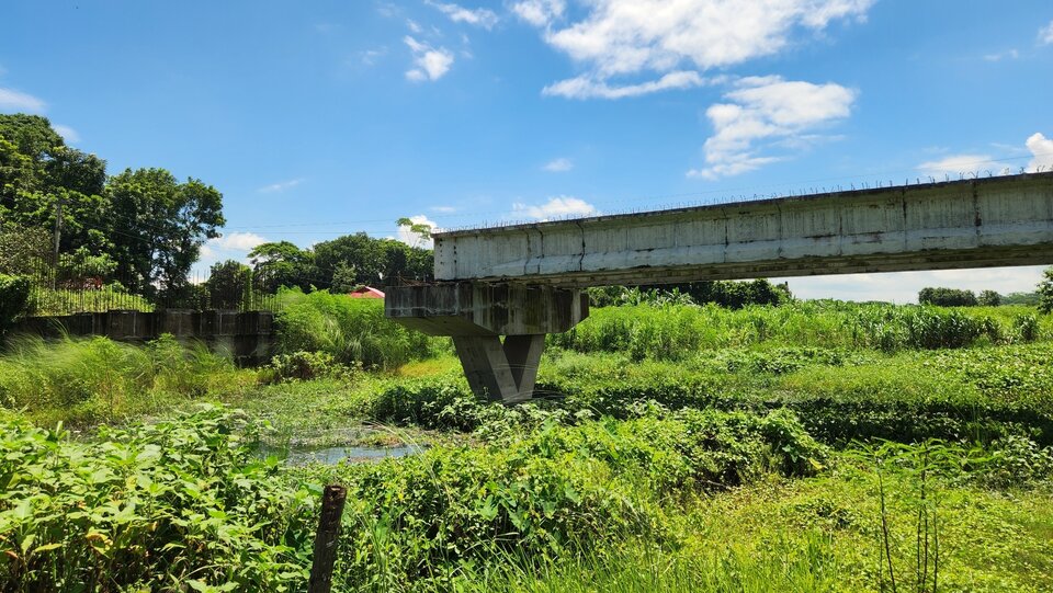 জমি অধিগ্রহন জটিলতায় কাজ বন্ধ, দূর্ভোগে সাধারণ মানুষ