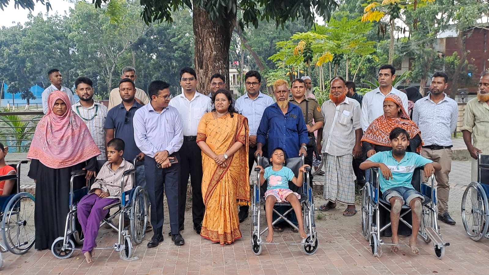 শিবচরে ১০০ প্রতিবন্ধী পেলেন হুইলচেয়ার, ২৭ দুস্থ পরিবার পেল ঢেউটিন