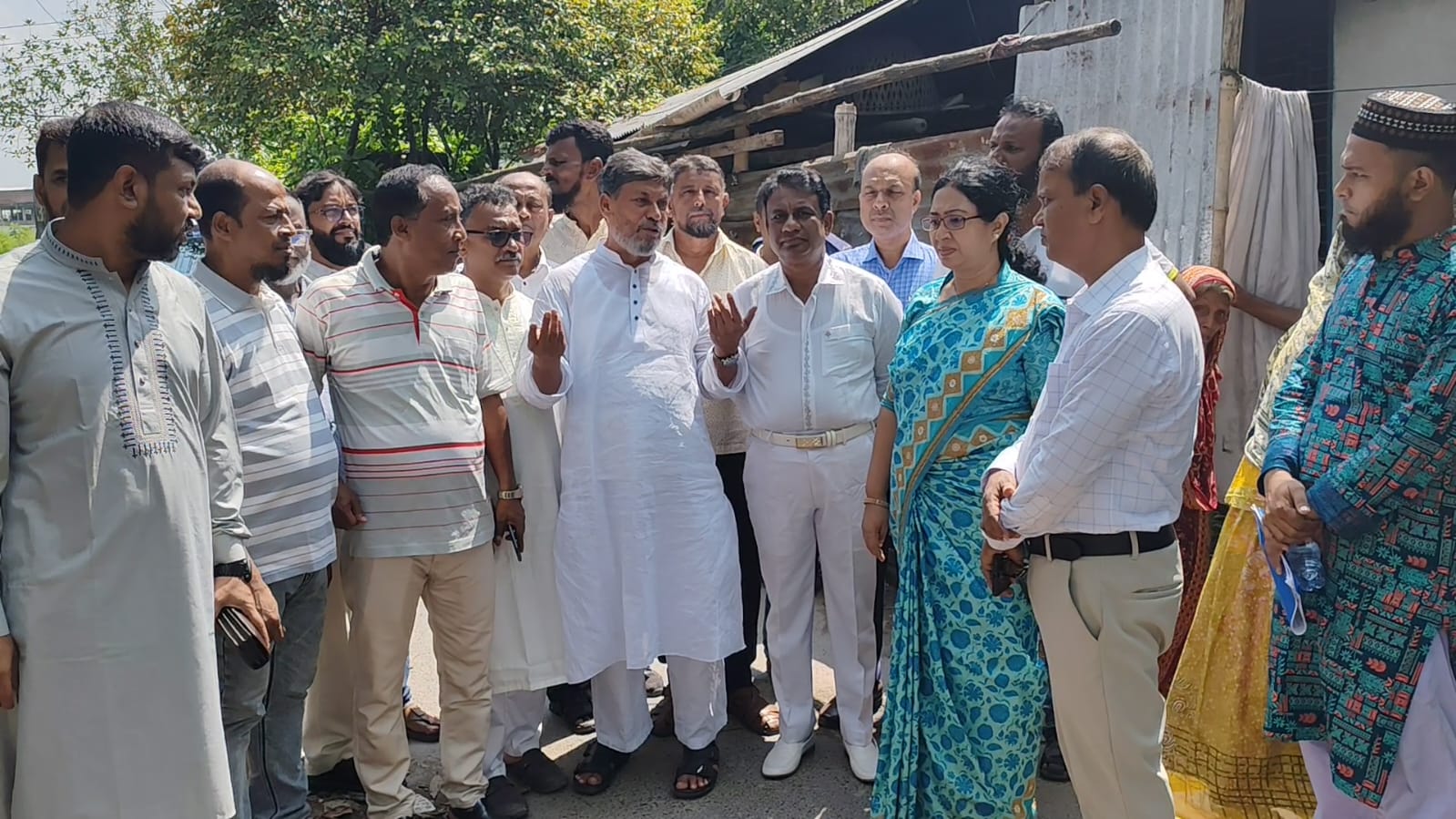 মাদারীপুরে খাল খনন ও পৌর কবরস্থান উন্নয়ন কাজের উদ্বোধন