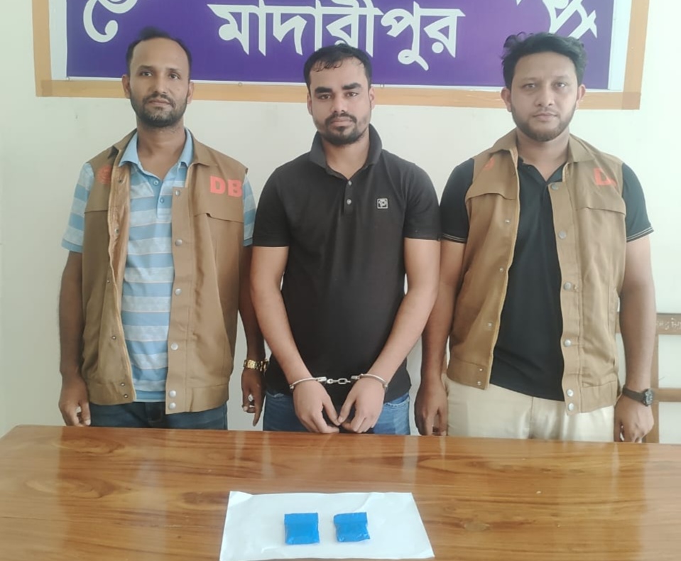 ডাসারে ৩০০ পিস ইয়াবাসহ মাদক ব্যবসায়ী গ্রেপ্তার