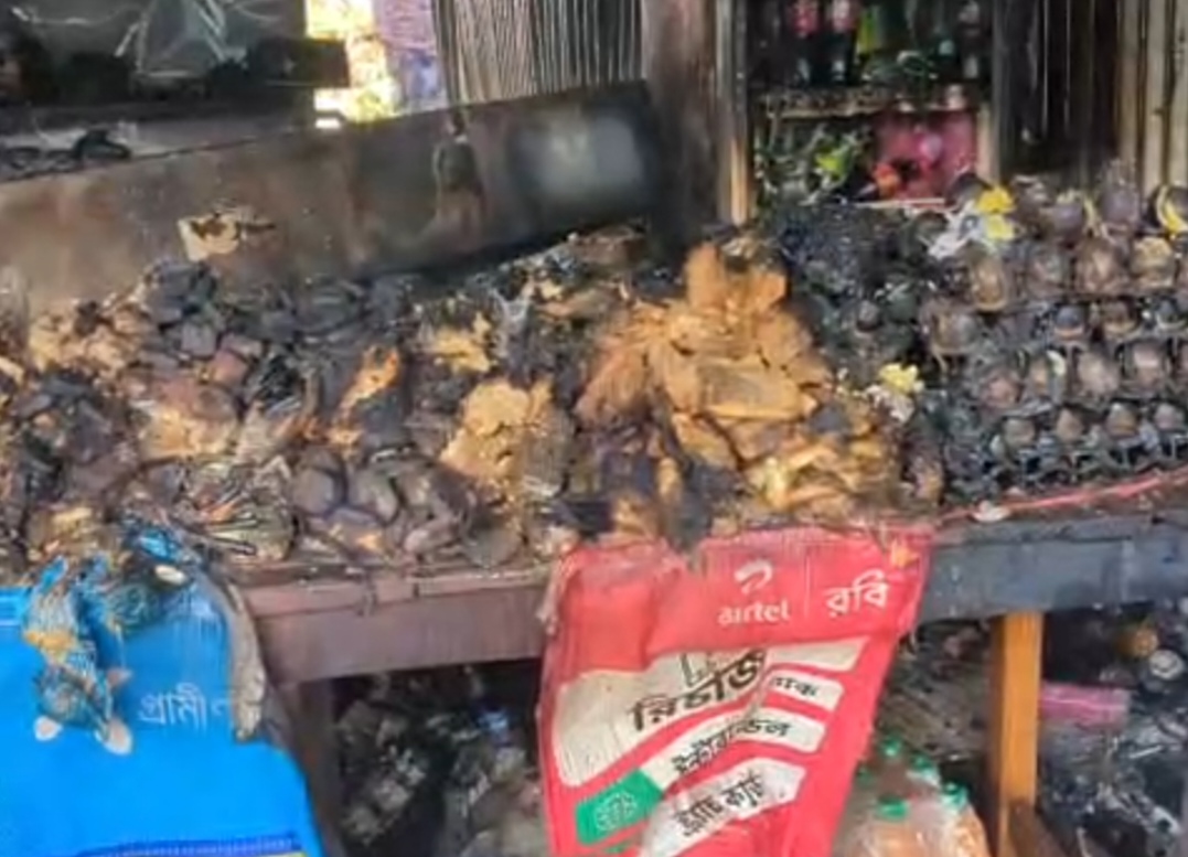 শিবচরে অগ্নিকান্ডে ৫ দোকান পুড়ে ছাই, ২০ লাখ টাকার ক্ষতি